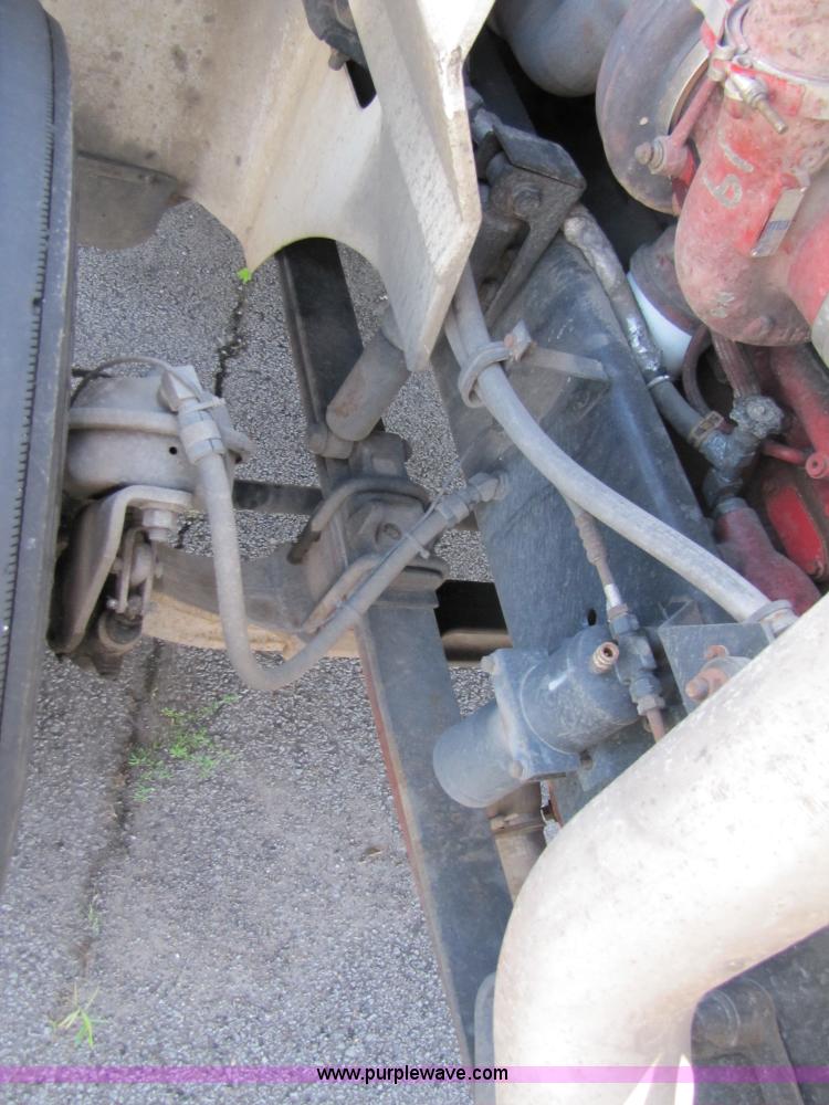 image for item 3137 2005 International 9400i SBA 6x4 semi truck