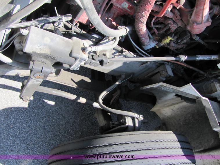 image for item 3137 2005 International 9400i SBA 6x4 semi truck