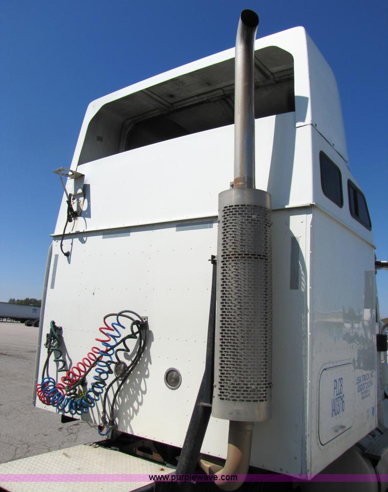 image for item 3137 2005 International 9400i SBA 6x4 semi truck