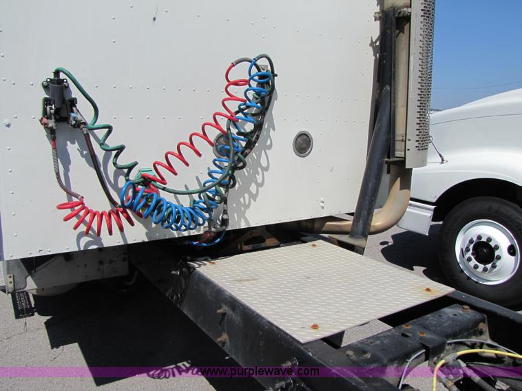 image for item 3137 2005 International 9400i SBA 6x4 semi truck