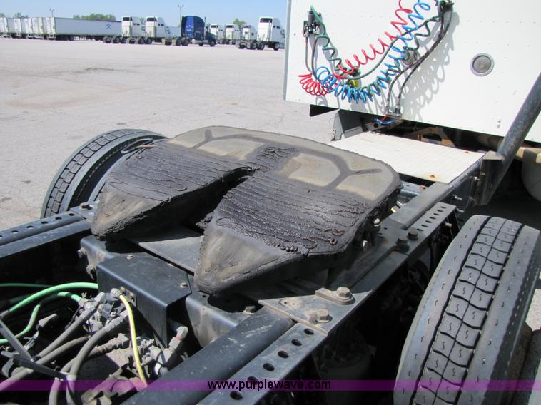 image for item 3137 2005 International 9400i SBA 6x4 semi truck