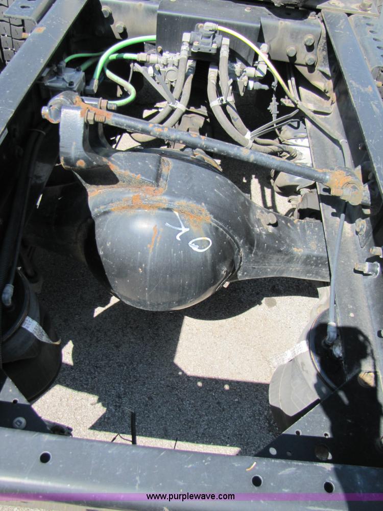 image for item 3137 2005 International 9400i SBA 6x4 semi truck