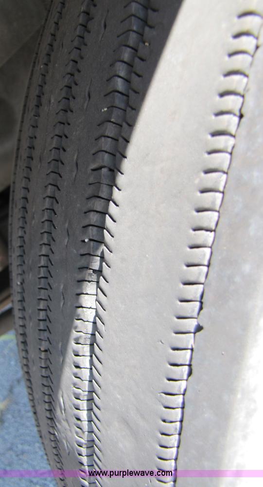 image for item 3137 2005 International 9400i SBA 6x4 semi truck