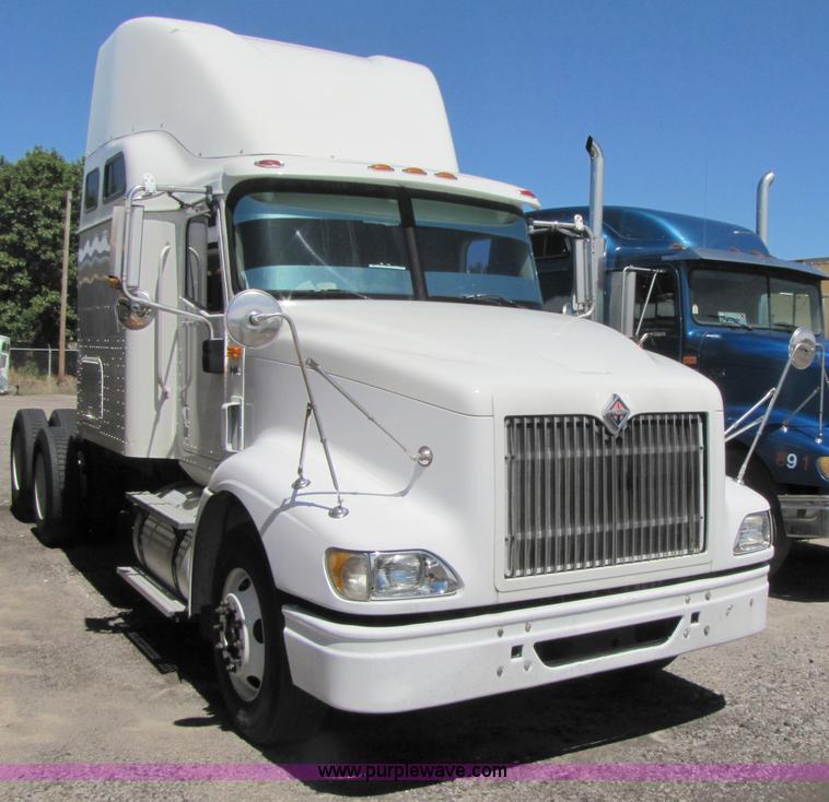image for item 3189 2005 International 9400i SBA 6x4 semi truck