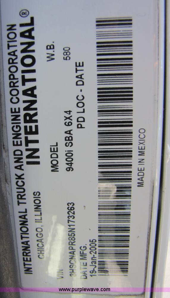 image for item 3189 2005 International 9400i SBA 6x4 semi truck