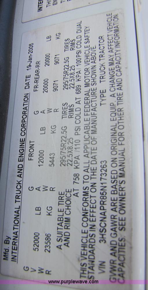 image for item 3189 2005 International 9400i SBA 6x4 semi truck