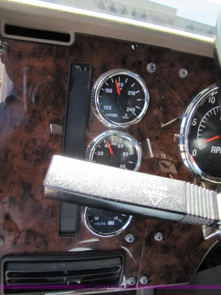 image for item 3189 2005 International 9400i SBA 6x4 semi truck