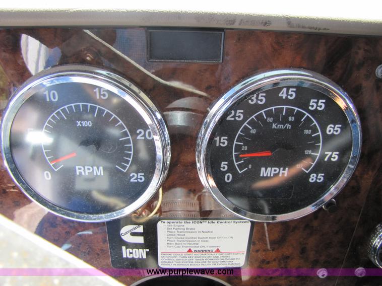 image for item 3189 2005 International 9400i SBA 6x4 semi truck