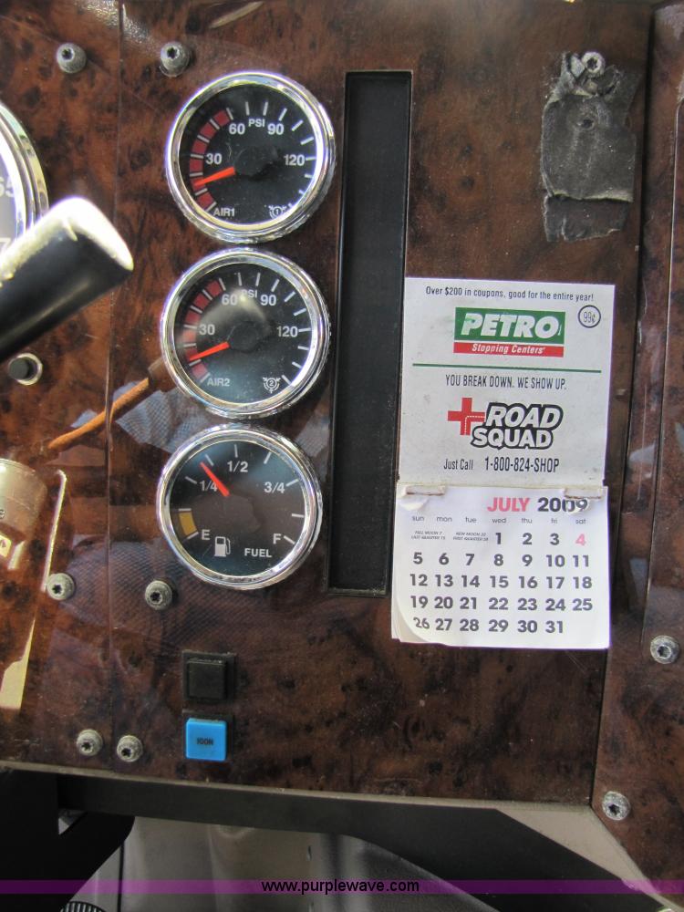 image for item 3189 2005 International 9400i SBA 6x4 semi truck