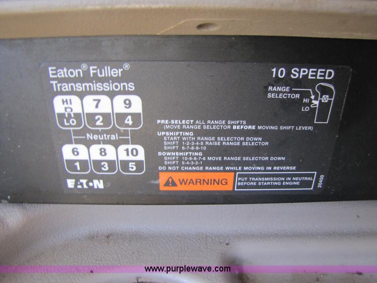 image for item 3189 2005 International 9400i SBA 6x4 semi truck