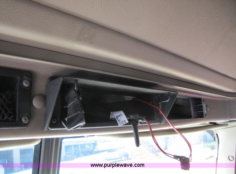 image for item 3189 2005 International 9400i SBA 6x4 semi truck