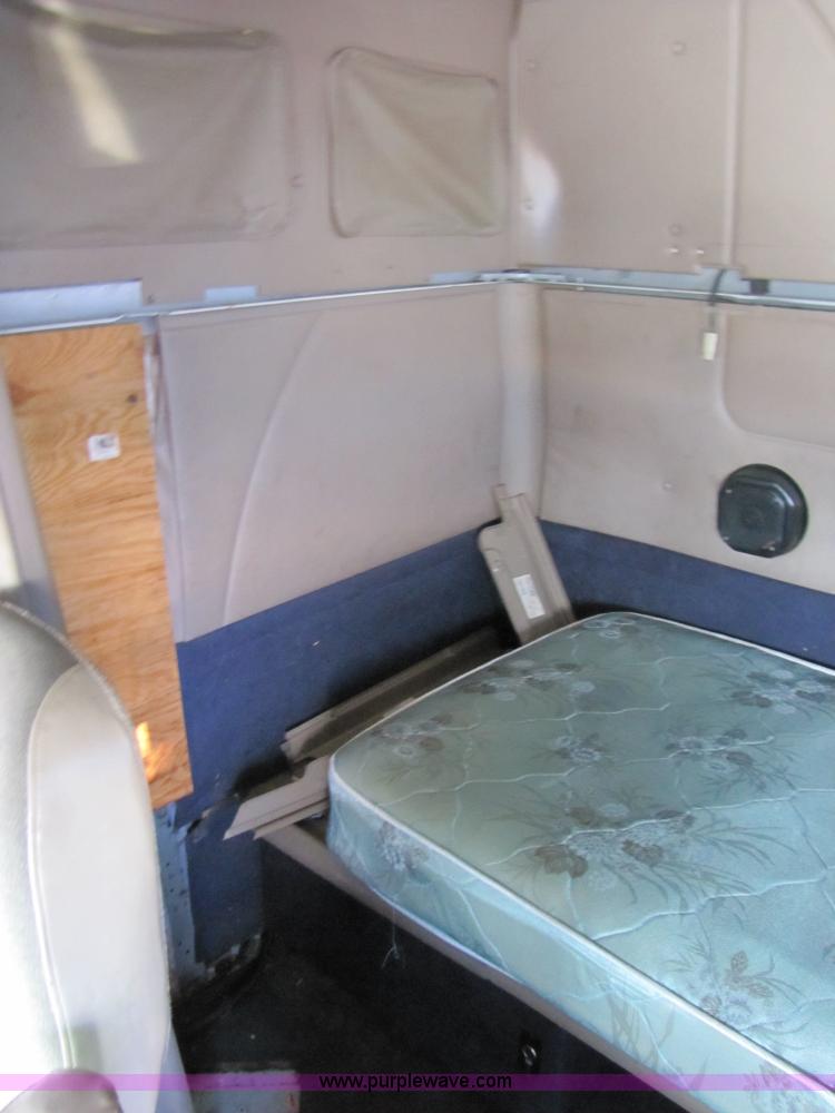 image for item 3189 2005 International 9400i SBA 6x4 semi truck