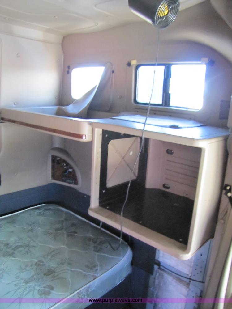 image for item 3189 2005 International 9400i SBA 6x4 semi truck