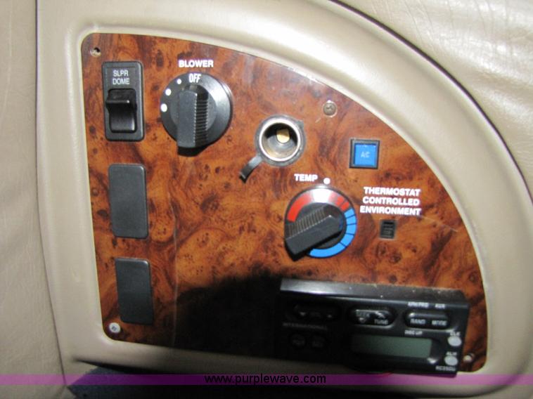 image for item 3189 2005 International 9400i SBA 6x4 semi truck