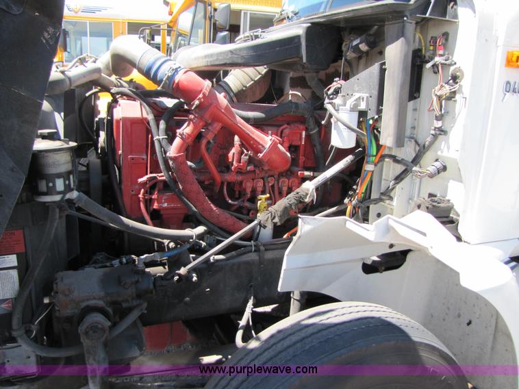 image for item 3189 2005 International 9400i SBA 6x4 semi truck