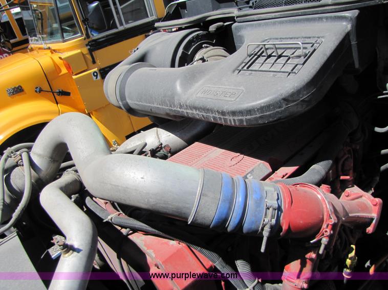 image for item 3189 2005 International 9400i SBA 6x4 semi truck