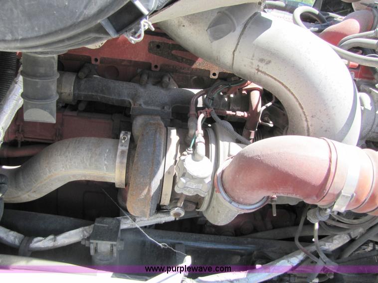 image for item 3189 2005 International 9400i SBA 6x4 semi truck