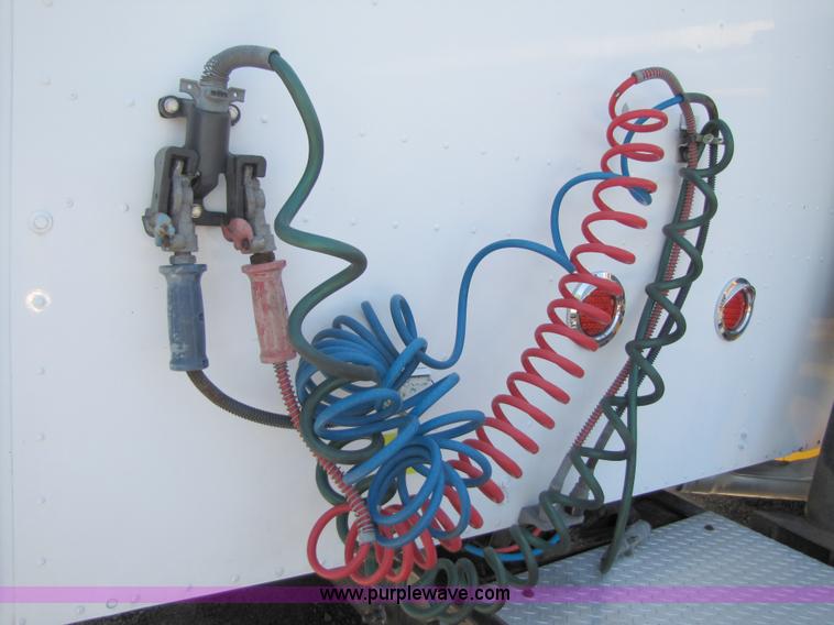 image for item 3189 2005 International 9400i SBA 6x4 semi truck