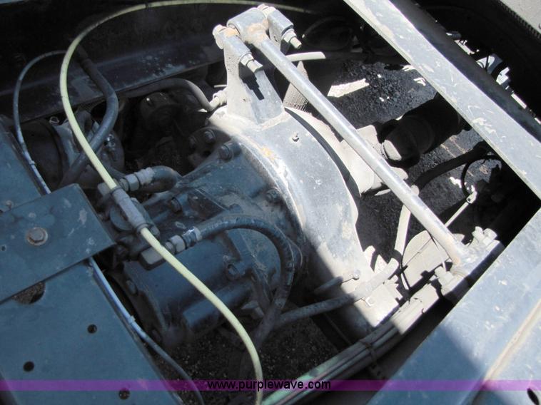 image for item 3189 2005 International 9400i SBA 6x4 semi truck