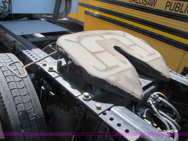 image for item 3189 2005 International 9400i SBA 6x4 semi truck