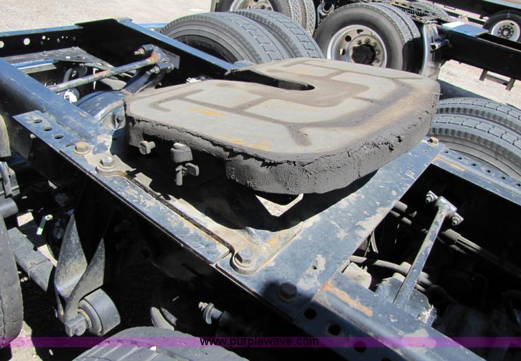 image for item 3189 2005 International 9400i SBA 6x4 semi truck