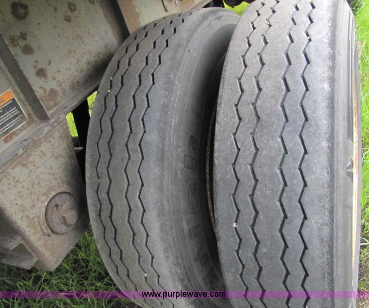 image for item 3505 1997 Wilson 48' flatbed trailer