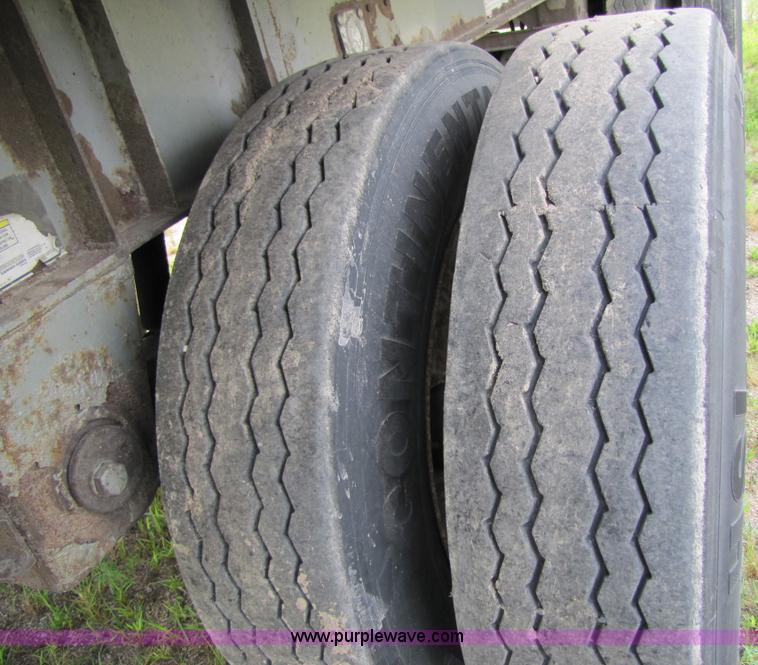 image for item 3506 1998 Wilson 48' flatbed trailer