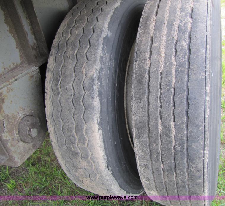 image for item 3506 1998 Wilson 48' flatbed trailer