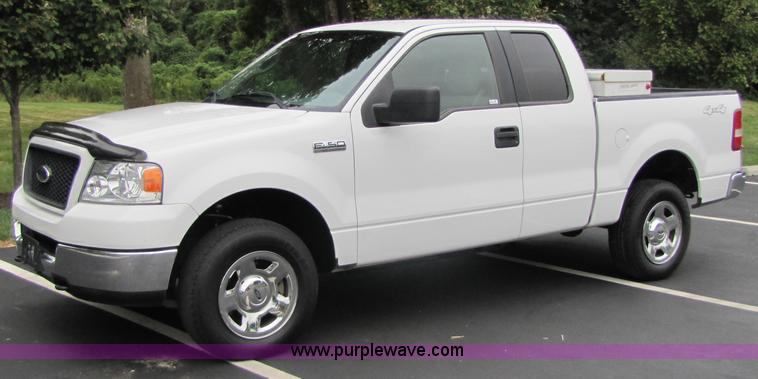 image for item 3511 2005 Ford F150 extended cab pickup truck