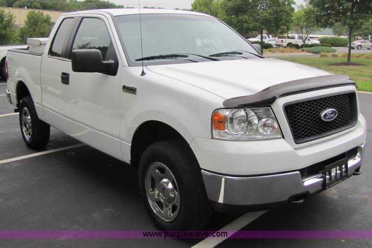 image for item 3511 2005 Ford F150 extended cab pickup truck