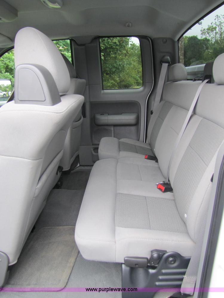 image for item 3511 2005 Ford F150 extended cab pickup truck