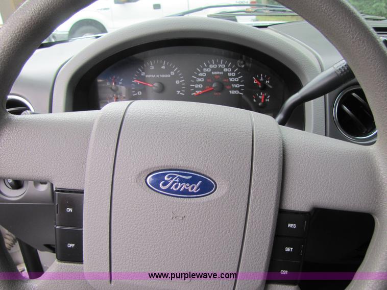 image for item 3511 2005 Ford F150 extended cab pickup truck