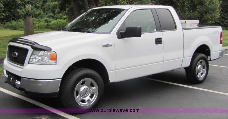 image for item 3512 2005 Ford F150 extended cab pickup truck