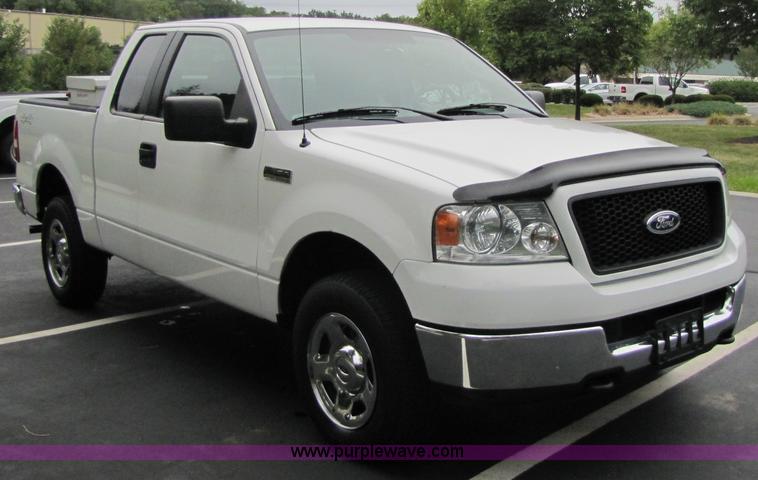 image for item 3512 2005 Ford F150 extended cab pickup truck