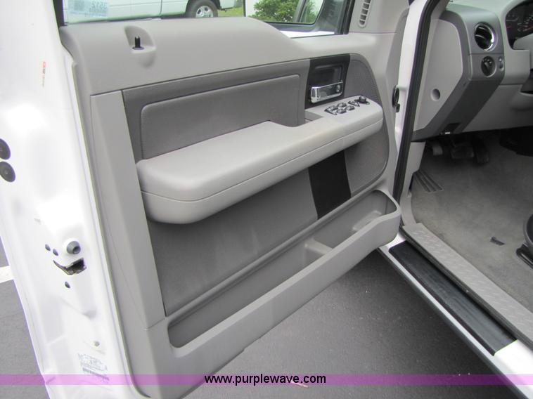 image for item 3512 2005 Ford F150 extended cab pickup truck