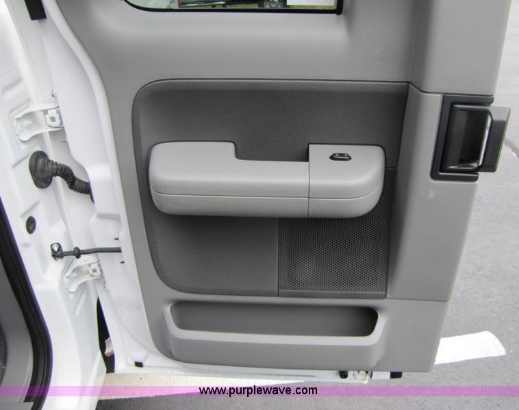 image for item 3512 2005 Ford F150 extended cab pickup truck