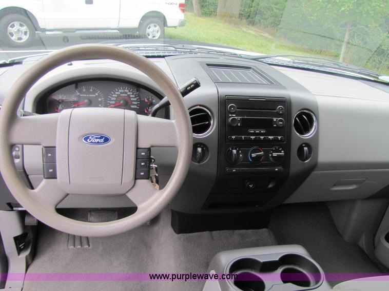 image for item 3512 2005 Ford F150 extended cab pickup truck