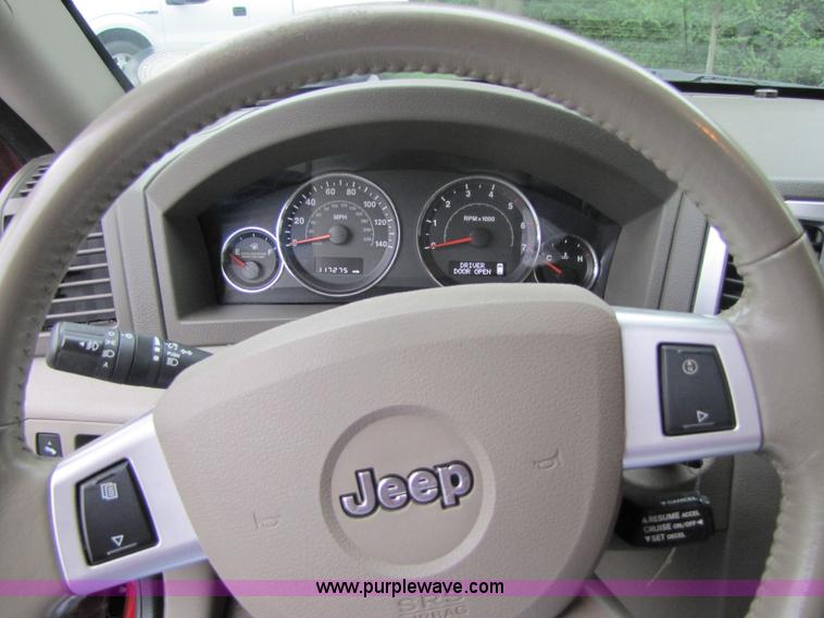 image for item 3513 2008 Jeep Grand Cherokee Laredo