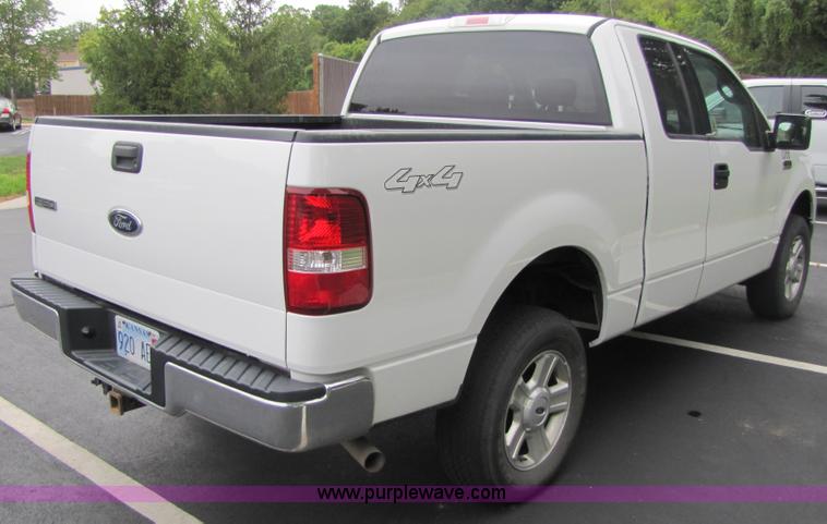 image for item 3514 2004 Ford F150 extended cab pickup truck
