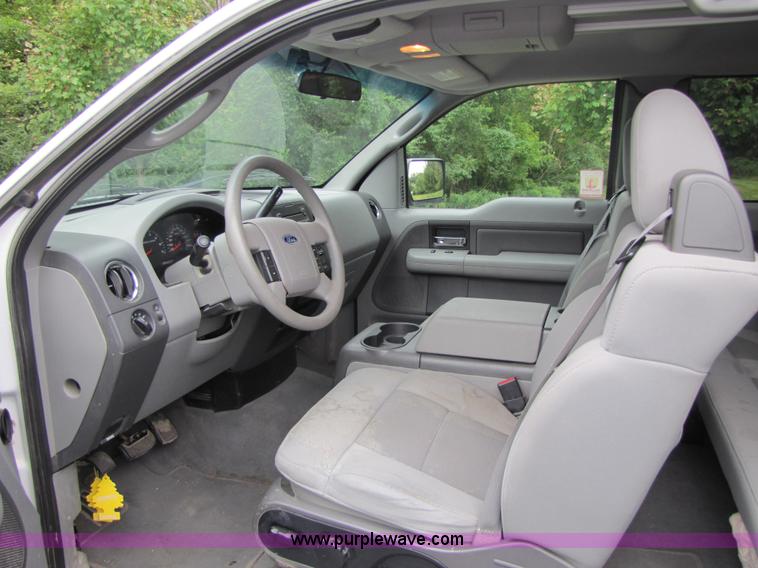 image for item 3514 2004 Ford F150 extended cab pickup truck