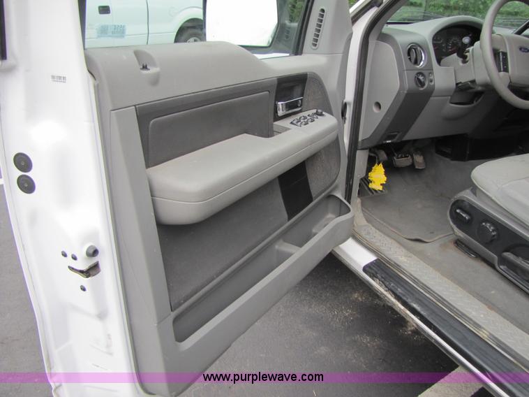 image for item 3514 2004 Ford F150 extended cab pickup truck