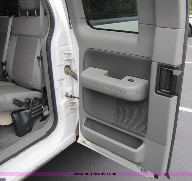 image for item 3514 2004 Ford F150 extended cab pickup truck