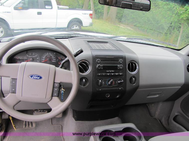 image for item 3514 2004 Ford F150 extended cab pickup truck