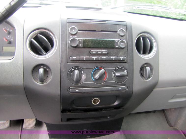 image for item 3514 2004 Ford F150 extended cab pickup truck