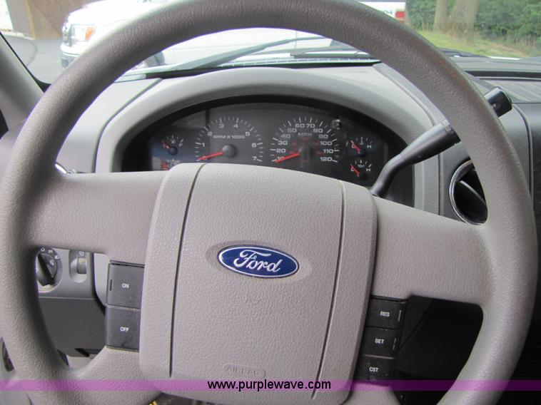 image for item 3514 2004 Ford F150 extended cab pickup truck