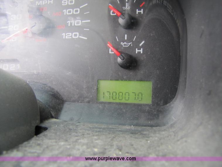 image for item 3514 2004 Ford F150 extended cab pickup truck