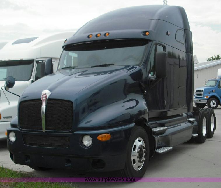 image for item 3623 2005 Kenworth T2000 semi truck