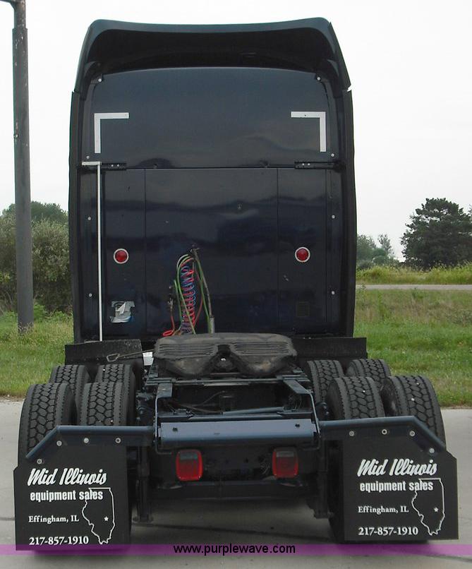 image for item 3623 2005 Kenworth T2000 semi truck