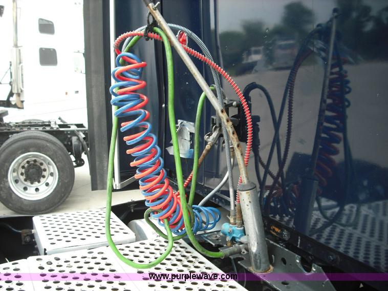 image for item 3623 2005 Kenworth T2000 semi truck