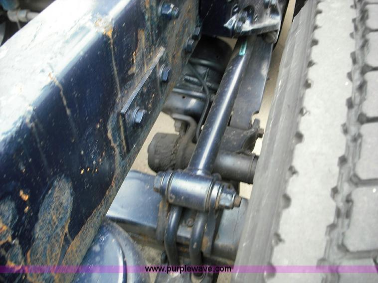 image for item 3623 2005 Kenworth T2000 semi truck